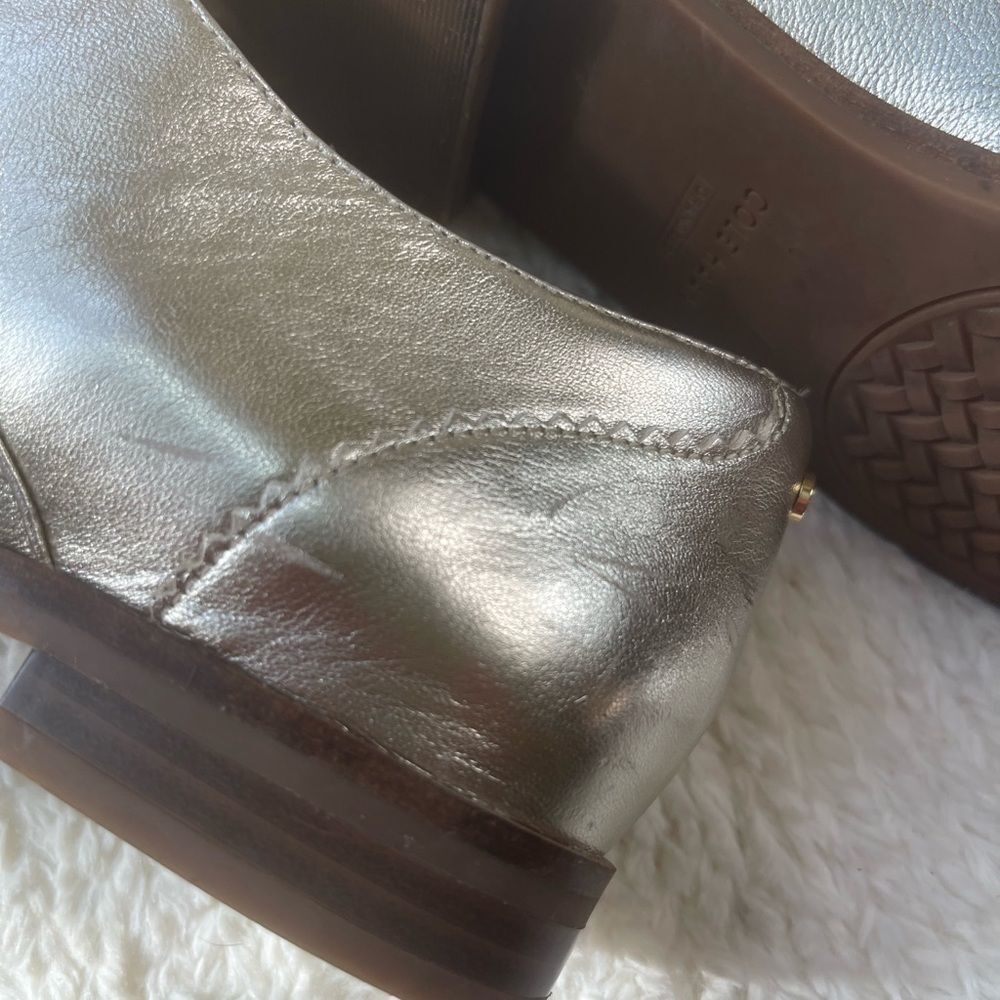 Metallic Gold Lace-Up Women's Oxford Shoes - Picture 10 of 10